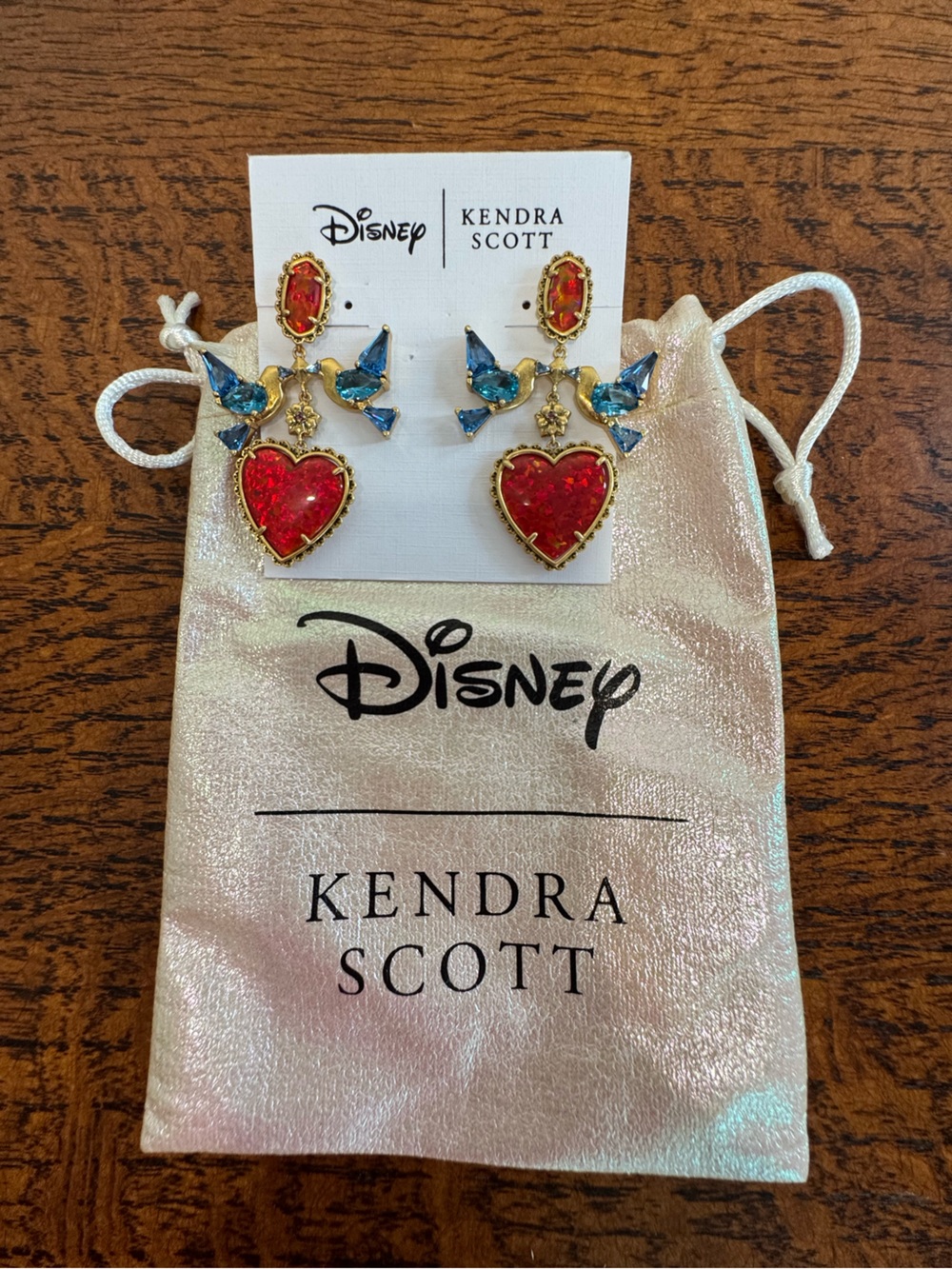 NWT Kendra Scott x Disney Snow White Heart & Birds  Earrings